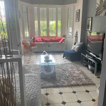 De 6 Chambres Avec Piscine Privee Et Wifi A Sur *